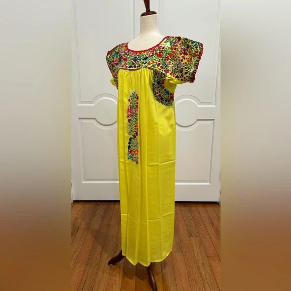 San Antonino Maxi Dress,Oaxaca Mexican dress.Hand Embroidered with Silk Threads. - Picture 6 of 8